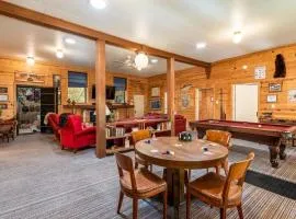 Lewis Creek Hideaway- Hot Tub/EV/Pool Table/Historic
