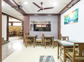 City Star Hotel & Restaurant，Jawāharnagar的飯店