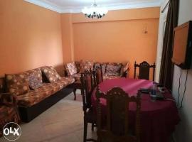 North Coast 2 bedroom apartment with air conditioner、Dawwār Muḩammad Abū Shunaynahのアパートメント