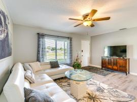 Cozy North Port Home with Screened-In Lanai!, Ferienhaus in North Port