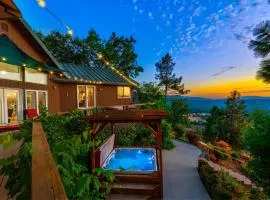 Skyline Lodge- 5 bedrooms with stunning views