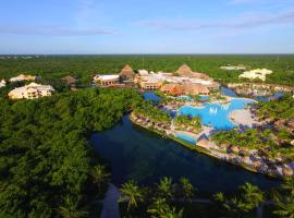 Grand Palladium Colonial Resort & Spa - All Inclusive โรงแรมใกล้ หาด Kantenah Bay ในอากุมัล
