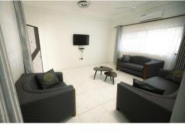 DAA DINGBE SUITES - Luxury Two Bedroom Apartments, feriebolig i Tamale