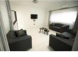 DAA DINGBE SUITES - Luxury Two Bedroom Apartments