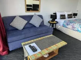 DELBROOK POINT COZY-STUDIO