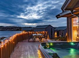 Luxurious cottage outside Bergen with Jacuzzi, holiday home in Forland
