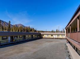 Talbot Arm Motel, hotel in Destruction Bay