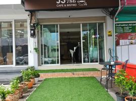 JS786 Cafe&Hostel: Pattaya'da bir tekne