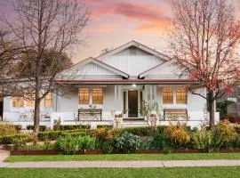 'Haylock' Luxe Country Charm in Mudgee's Centre