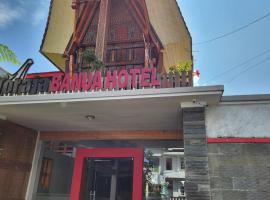 ๋ํ
ํ์ค์ ์์นํ ํธํ
Toraja Banua Hotel