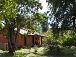 Hotel Ráquira Silvestre Lodge, planinska kuća u gradu 'Tinjacá'