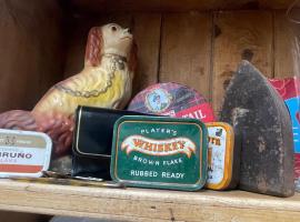 The Old House at Belfield, מלון בטראלי