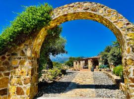 Super cosy house with private pool and amazing view, Ferienpark in Alozaina