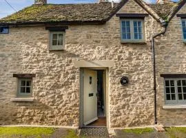 Charming Cottage in Cotswolds Riverside Village