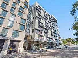 Compact studio walk to Victoria Market