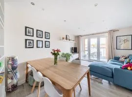 Pass the Keys Bright modern flat wparking