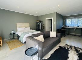 Robyns Nest 2 Studio Cottage, hotel en Kloof