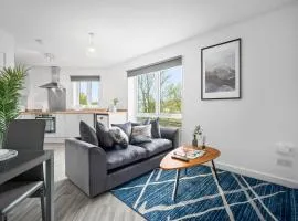2 Bedroom Deluxe Apt - Off-Street Parking - Wifi - Netflix - 54C
