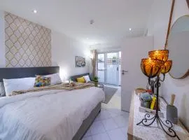Cosy and Central in Claremont