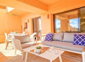 Apartment in Coto Real Duquesa - sea view & pools, hotel u gradu Manilva