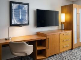 Hyatt Place Canton, hotel near Pro Football Hall of Fame, Lake Cable