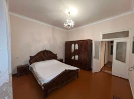 Abrahamyans Guest House, hotel in Gyumri