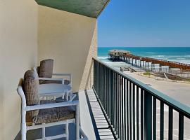Sunglow Resort 305, 1 Bedroom, Sleeps 4, Ocean View, Heated Pool, WiFi, rental liburan di Daytona Beach