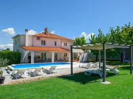 Amazing Home In Frkeci With Wifi