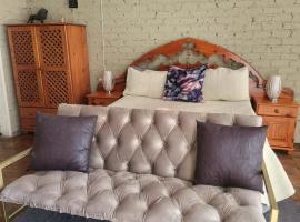 The Signature Venue and Guesthouse, hotel in Roodepoort