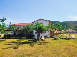 ACHILLEAS PEACEFUL PLACE, alojamiento con cocina en Sk&aacute;la Siki&aacute;s