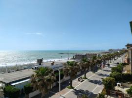 Appartamento Fronte Mare Marina di Cecina, hotel a Cecina