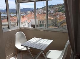 Piso FOFI, junto a la playa, hotel in Baiona