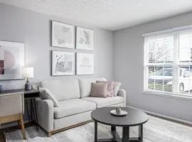 Landing at Lake Club at Polaris - 1 Bedroom in Downtown Columbus