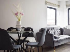 Cosy two bedroom in Romford, hotel em Romford