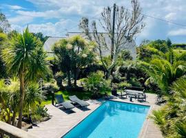 Villa rospico, 200m de la plage avec piscine, hotel a Névez