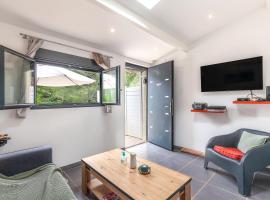 Gîte rénové Calanque La Vesse, Hotel in Le Rove