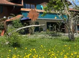 Alpenstyle Ferienwohnung mit Südbalkon in Geisteier's Hüs