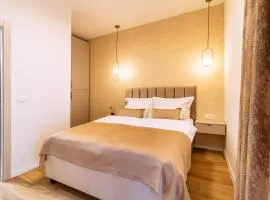 Luxury 2 bedroom-2 bathroom Apartment with Rooftop TERRACE & Luxury Studio App