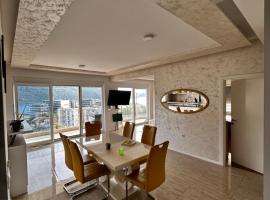 Deluxe Apartments 3-rooms, hotel v destinaci Kumbor