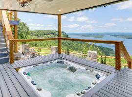 Luxe Home with Panoramic Greers Ferry Lake Views, vacation home in Heber Springs