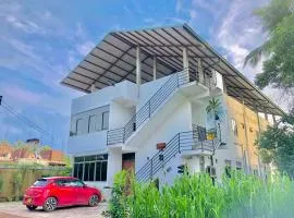 Ceylon Lodge - Airport Transit Hostel