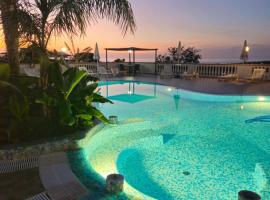 Graceland rooms and suites, hotel v destinaci Capo Vaticano