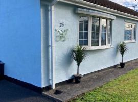 2 Bed Bungalow -25 Gower Holiday Village - Dog Friendly、スウォンジーのバンガロー