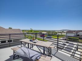 Sleek Ferndale Home with Ocean and Mountain Views!, hotel v destinaci Ferndale