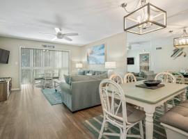 Updated Condo with Pool, Walk to Crescent Beach & Restaurants!, hotell i Sarasota