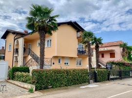 Apartments Kivi – hotel w mieście Novigrad