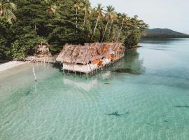 Tamaku house reef raja Ampat, cabaña o casa de campo en Minyaifuin