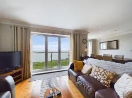 Cosy 3 bedroom apartment in central Portrush with sea views