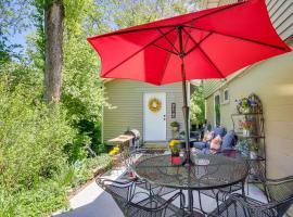 Charming Studio Walk to Castlewood State Park!, pet-friendly hotel in Ballwin