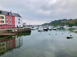 Maison historique Sauzon: Sauzon şehrinde bir otoparklı otel